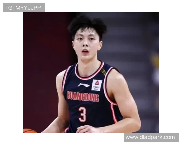 胡明轩：从青涩小将到篮球场上的耀眼明星之路与成长故事